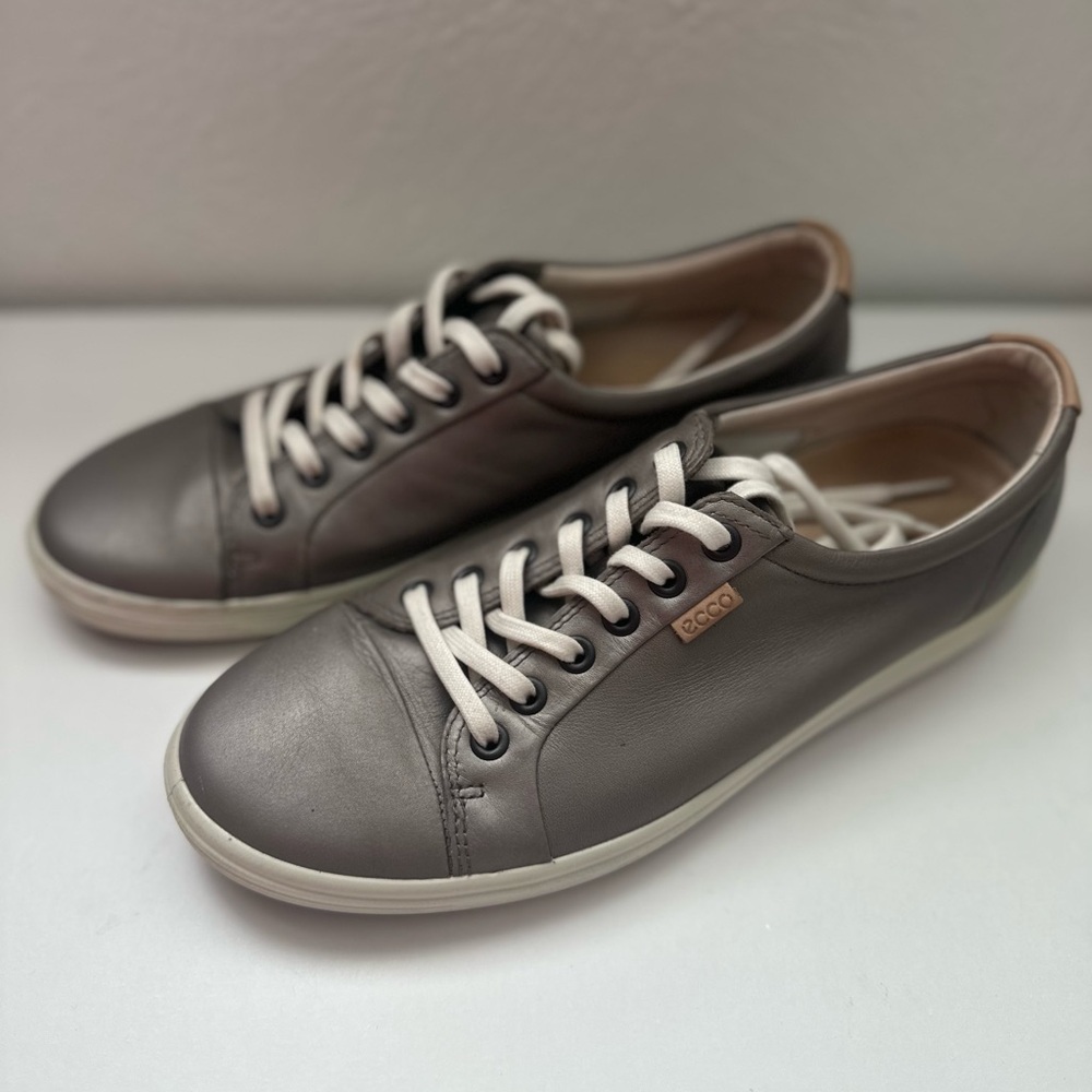 ECCO women’s metallic leather sneaker